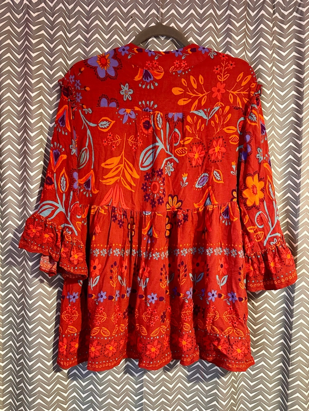 Easel | Red Floral V-Neck Tunic, Size L - Picture 4 of 6